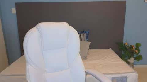 Maiaa Ruiz  online show from February 15, 2:11 pm