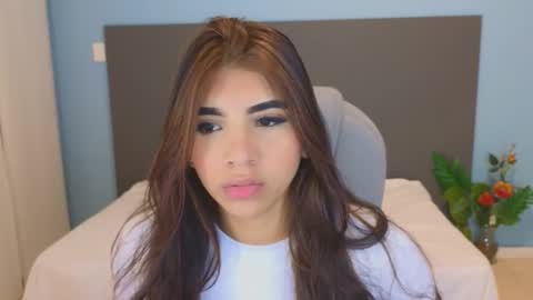 Maiaa Ruiz  online show from September 24, 2:35 pm