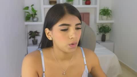 Maiaa Ruiz  online show from May 13, 1:43 pm