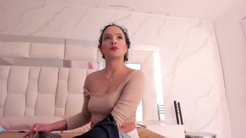 Maia  online show from December 21, 1:39 pm