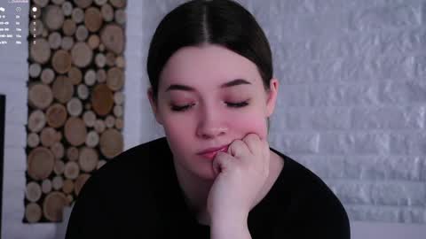 Lucy online show from May 15, 3:37 am