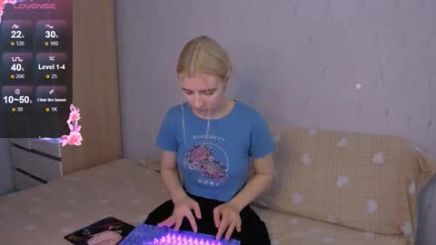 Your kitty online show from October 12, 3:10 am