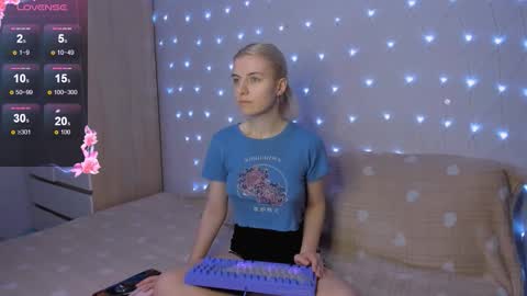 Your kitty online show from November 18, 3:59 pm