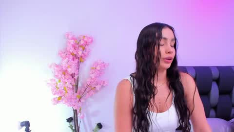 Maily  online show from April 4, 7:54 pm