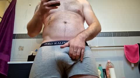 Snapshot of make_me_cumnow272809 chatting on October 26, 11:11 am Horny Daddy online show from October 26, 11:11 am