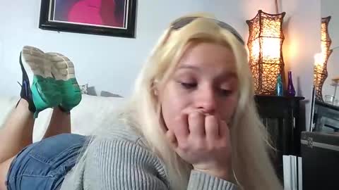 KarizmaticKitten online show from February 17, 10:25 am