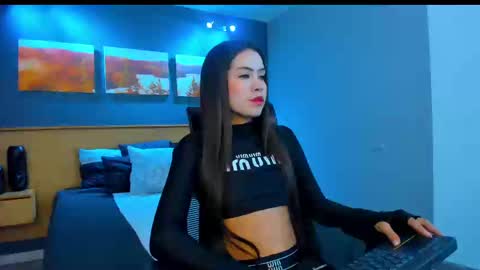 Snapshot of malaikah_colette chatting on October 20, 10:59 pm Malaikah online show from October 20, 10:59 pm