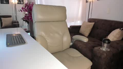malena99_ online show from May 6, 6:47 pm