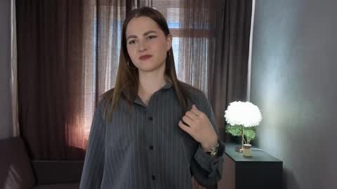 Mia online show from June 5, 4:19 am