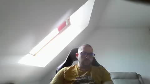 breton online show from April 18, 8:38 am