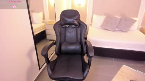 M A L U online show from October 26, 4:02 am