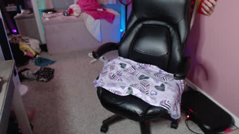 MandyBabyXXX online show from December 4, 11:52 pm