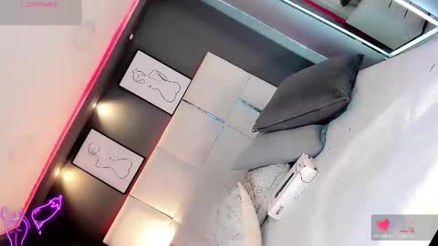 manellyksparklee online show from February 16, 1:20 pm