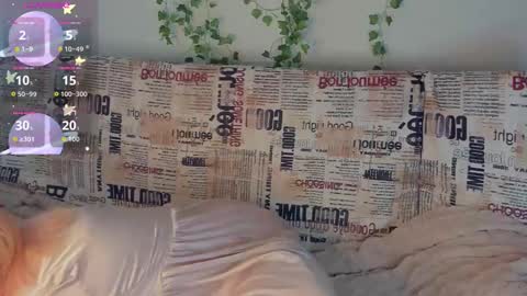 manic_pixie_ online show from September 21, 11:25 am