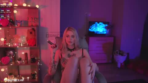 Amelie online show from March 9, 11:56 pm