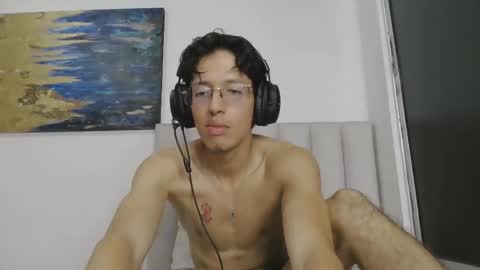 Manuel online show from April 15, 8:09 pm