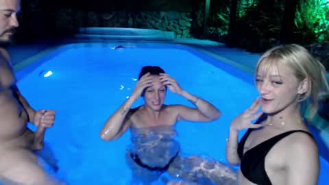 coshitaxxx online show from December 18, 12:21 am