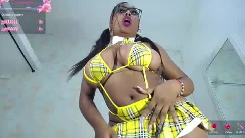 mara_thompsonn online show from December 3, 12:28 pm