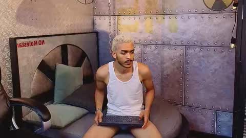 Snapshot of marcusrain_ chatting on October 3, 3:59 am Marcus online show from October 3, 3:59 am