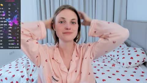 Mia online show from April 7, 7:38 pm