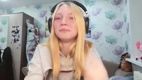 Lea online show from December 19, 3:51 pm