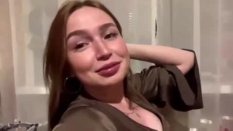 Chloe online show from June 13, 8:30 pm