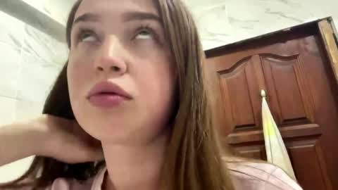 Chloe online show from June 3, 5:51 pm