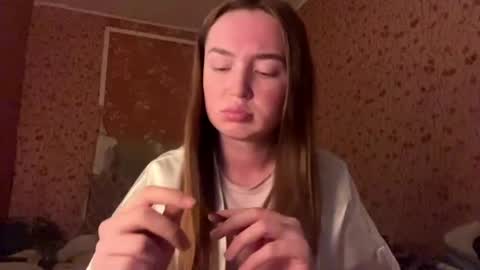Chloe online show from May 26, 5:08 pm