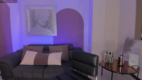 MARIA HERRERA  online show from May 20, 10:05 pm