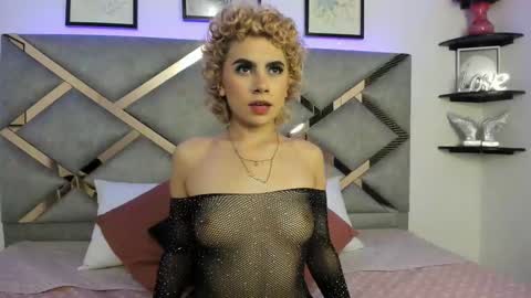 Snapshot of marian_pinzon chatting on February 28, 2:42 am Marian online show from February 28, 2:42 am