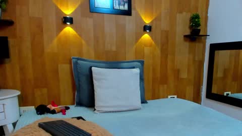 Mariana Angel online show from February 17, 6:39 pm