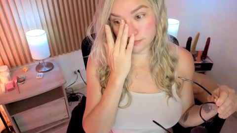 Marian Love  online show from March 14, 10:41 am