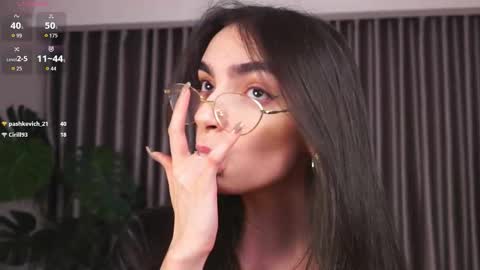 Mia online show from February 26, 11:19 pm