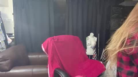 Marie Ann Waters online show from February 15, 3:53 am