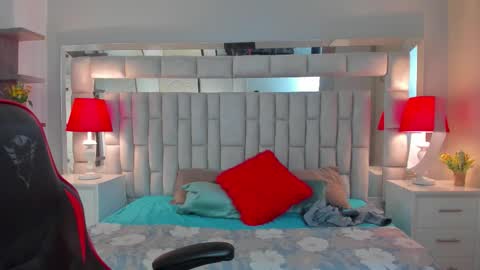 mariiahneedles online show from October 17, 1:20 am