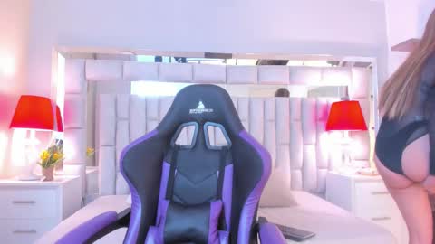 mariiahneedles online show from January 12, 9:55 pm