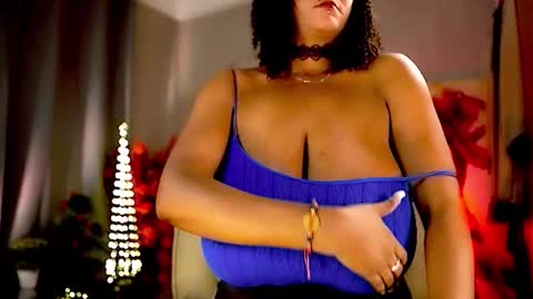 Snapshot of mariicha chatting on September 30, 6:46 am Nikita - Scroll down and read my bio please. New Pictures in Bio online show from September 30, 6:46 am