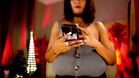 Snapshot of mariicha chatting on September 25, 7:26 am Nikita - Scroll down and read my bio please. New Pictures in Bio online show from September 25, 7:26 am