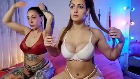 Snapshot of mariposa_2323 chatting on September 24, 9:43 pm HI IM SWEET GIRL Privates are OPEN online show from September 24, 9:43 pm