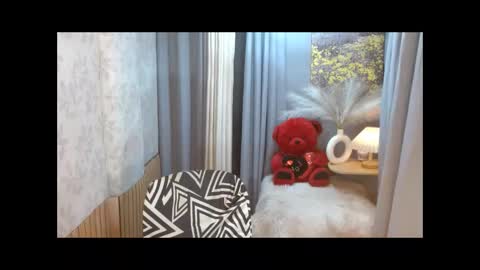 LEAH online show from April 19, 6:10 pm