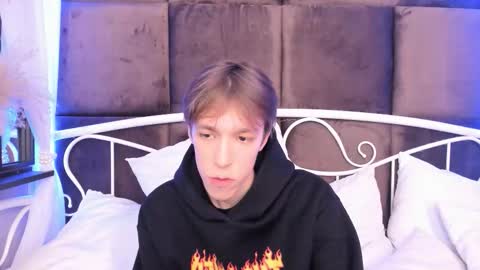 Snapshot of mark_branston chatting on September 30, 4:17 pm Mark online show from September 30, 4:17 pm