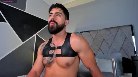 Snapshot of mark_broown_ chatting on March 1, 1:32 am mark_broown_ online show from March 1, 1:32 am