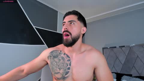 Snapshot of mark_broown_ chatting on January 12, 5:33 pm mark_broown_ online show from January 12, 5:33 pm