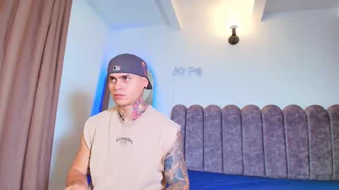 Sebastian online show from November 1, 3:28 am