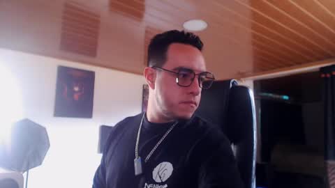 Mark Switch online show from April 18, 7:51 pm