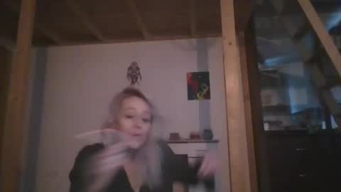 Snapshot of marrygorund chatting on January 29, 9:33 am MaryGoRound online show from January 29, 9:33 am