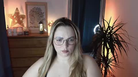 Snapshot of marrygrayes chatting on February 16, 10:21 pm Maria  online broadcast from Tuesday to Suturday from 6 pm to 12 pm Germany time Sunday-Monday offline online show from February 16, 10:21 pm
