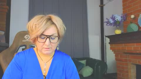 marta_wils online show from November 18, 5:21 am