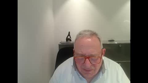 Snapshot of martin_1947 chatting on February 13, 11:04 pm martin_1947 online show from February 13, 11:04 pm