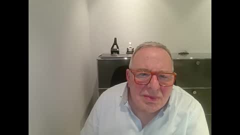 Snapshot of martin_1947 chatting on February 15, 11:25 pm martin_1947 online show from February 15, 11:25 pm